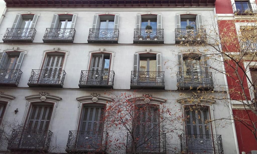 Apartamentos Plaza De Espana Madrid Luaran gambar