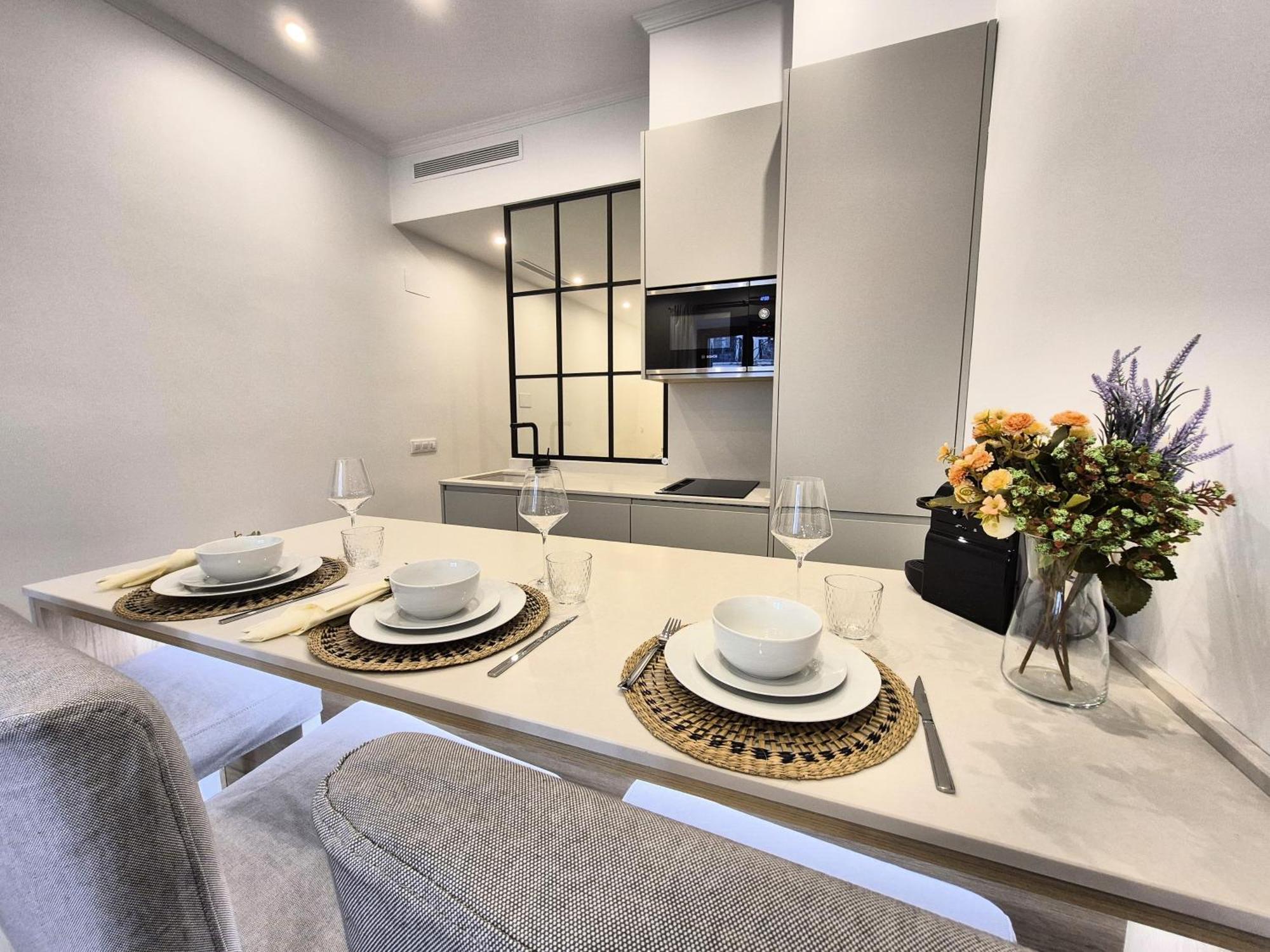 Apartamentos Plaza De Espana Madrid Luaran gambar