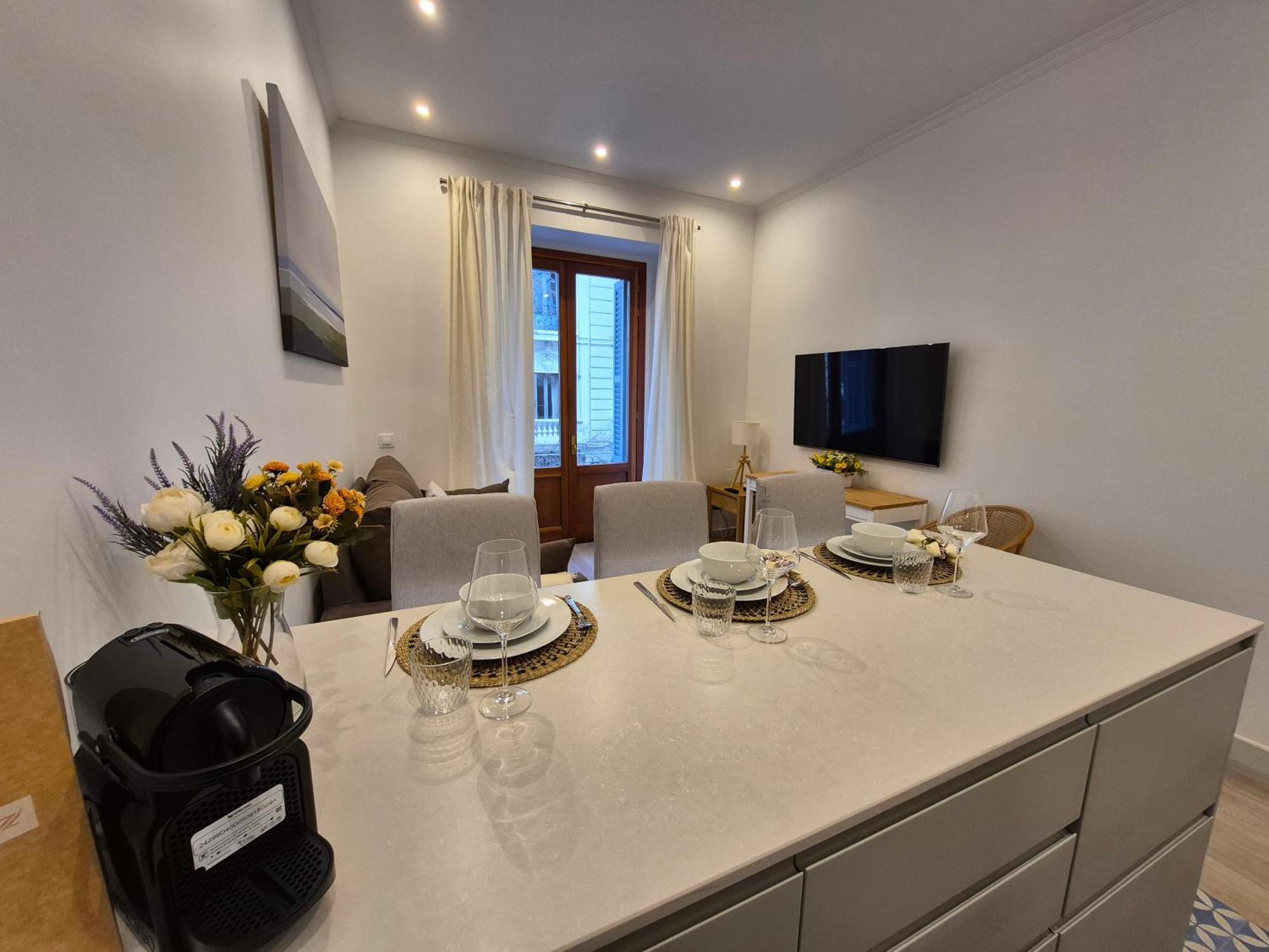 Apartamentos Plaza De Espana Madrid Luaran gambar