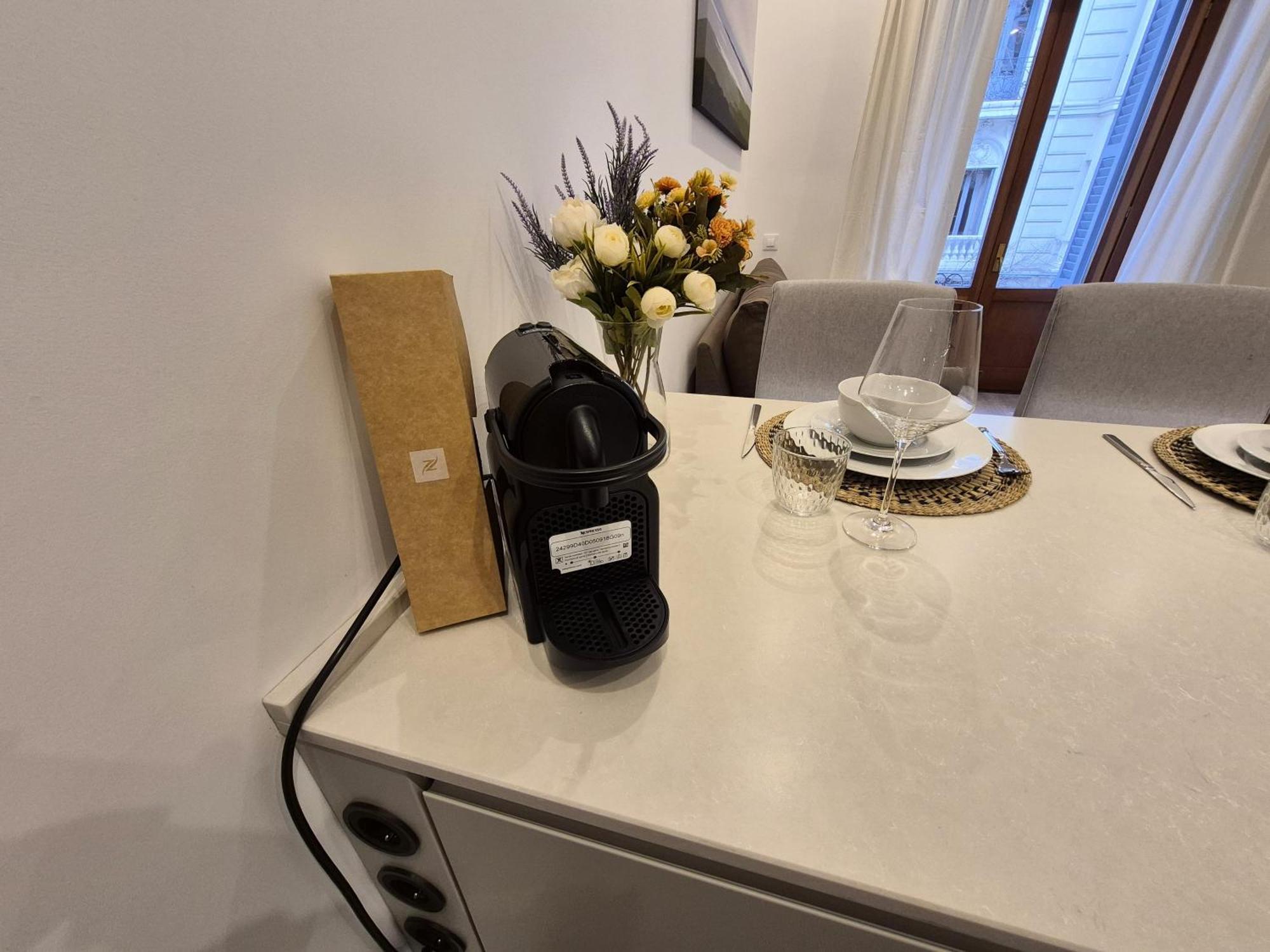 Apartamentos Plaza De Espana Madrid Luaran gambar