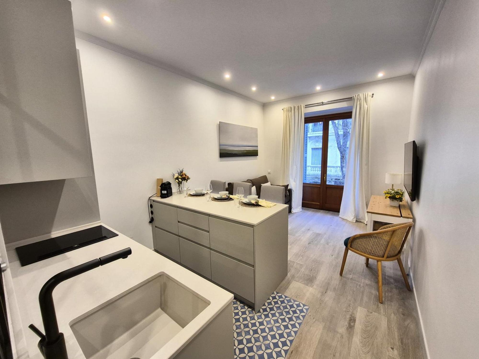Apartamentos Plaza De Espana Madrid Luaran gambar