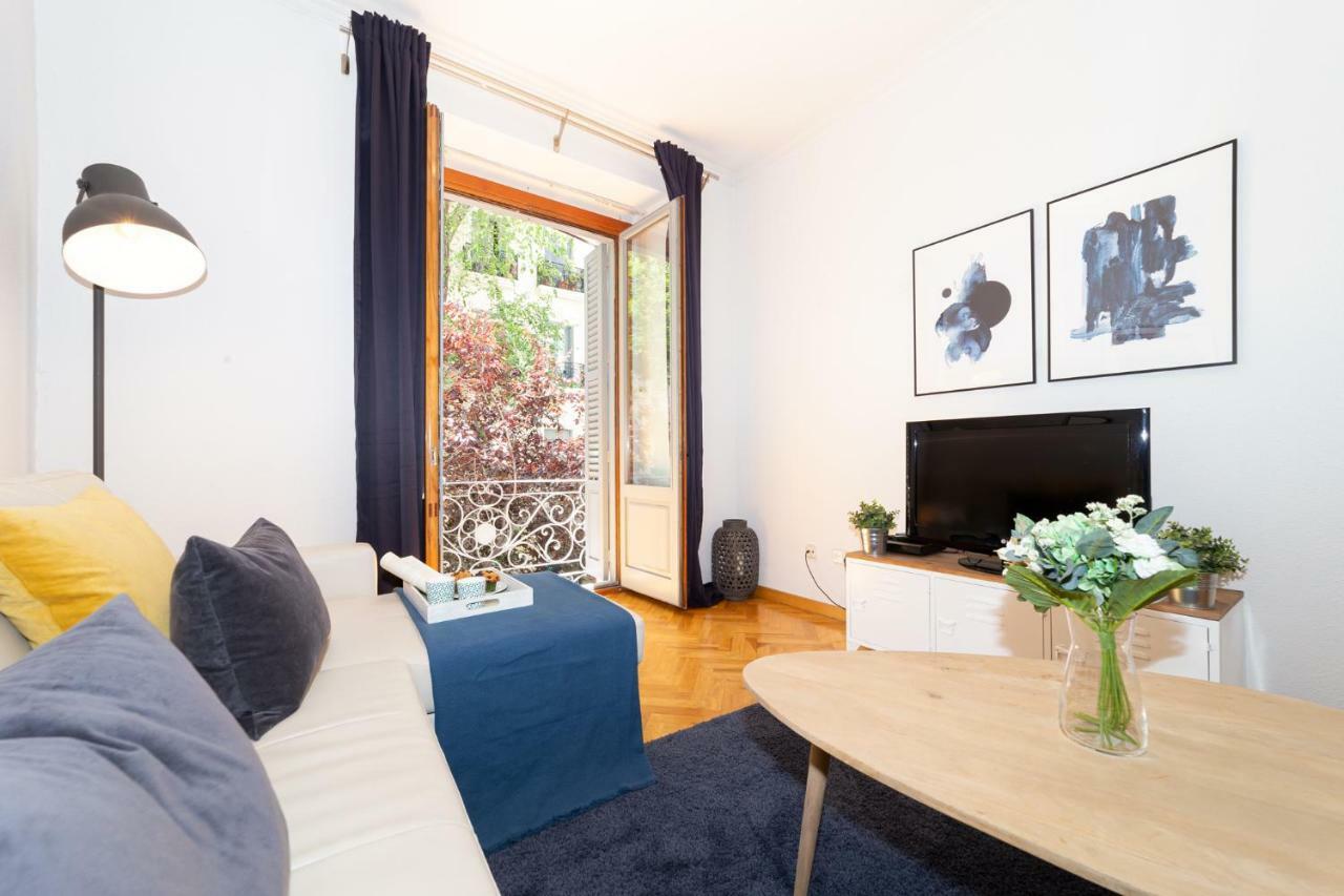 Apartamentos Plaza De Espana Madrid Luaran gambar