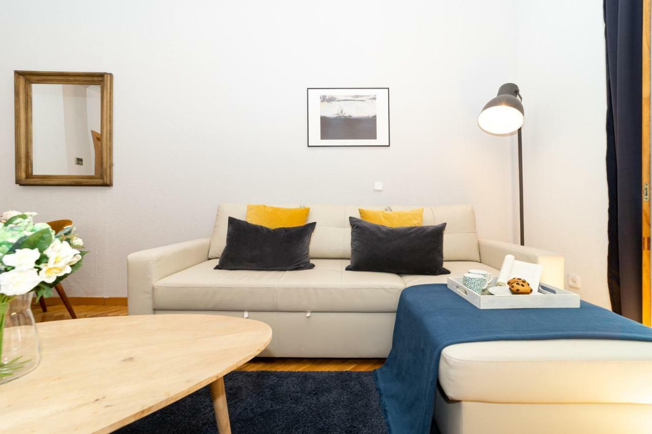 Apartamentos Plaza De Espana Madrid Luaran gambar