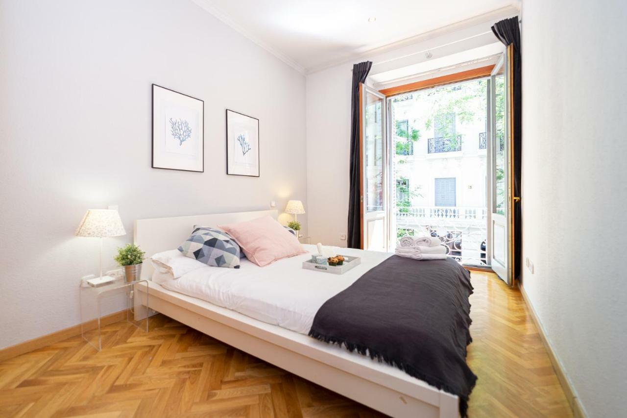 Apartamentos Plaza De Espana Madrid Luaran gambar