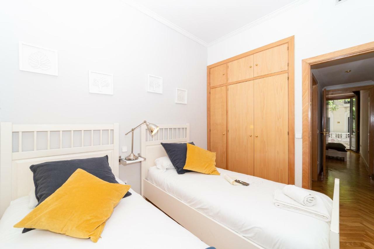 Apartamentos Plaza De Espana Madrid Luaran gambar