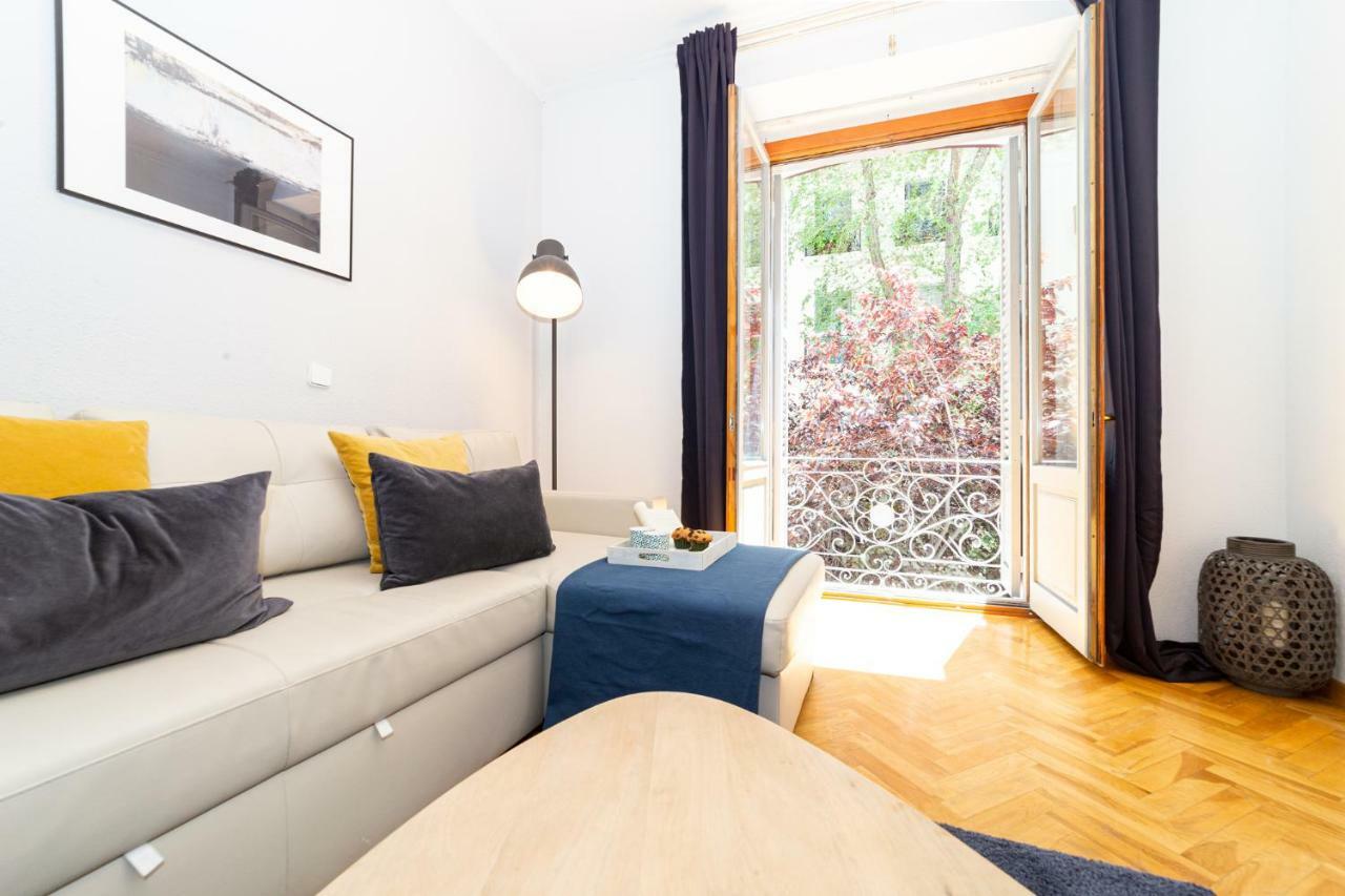 Apartamentos Plaza De Espana Madrid Luaran gambar