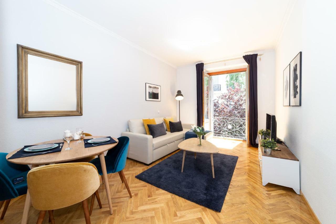 Apartamentos Plaza De Espana Madrid Luaran gambar
