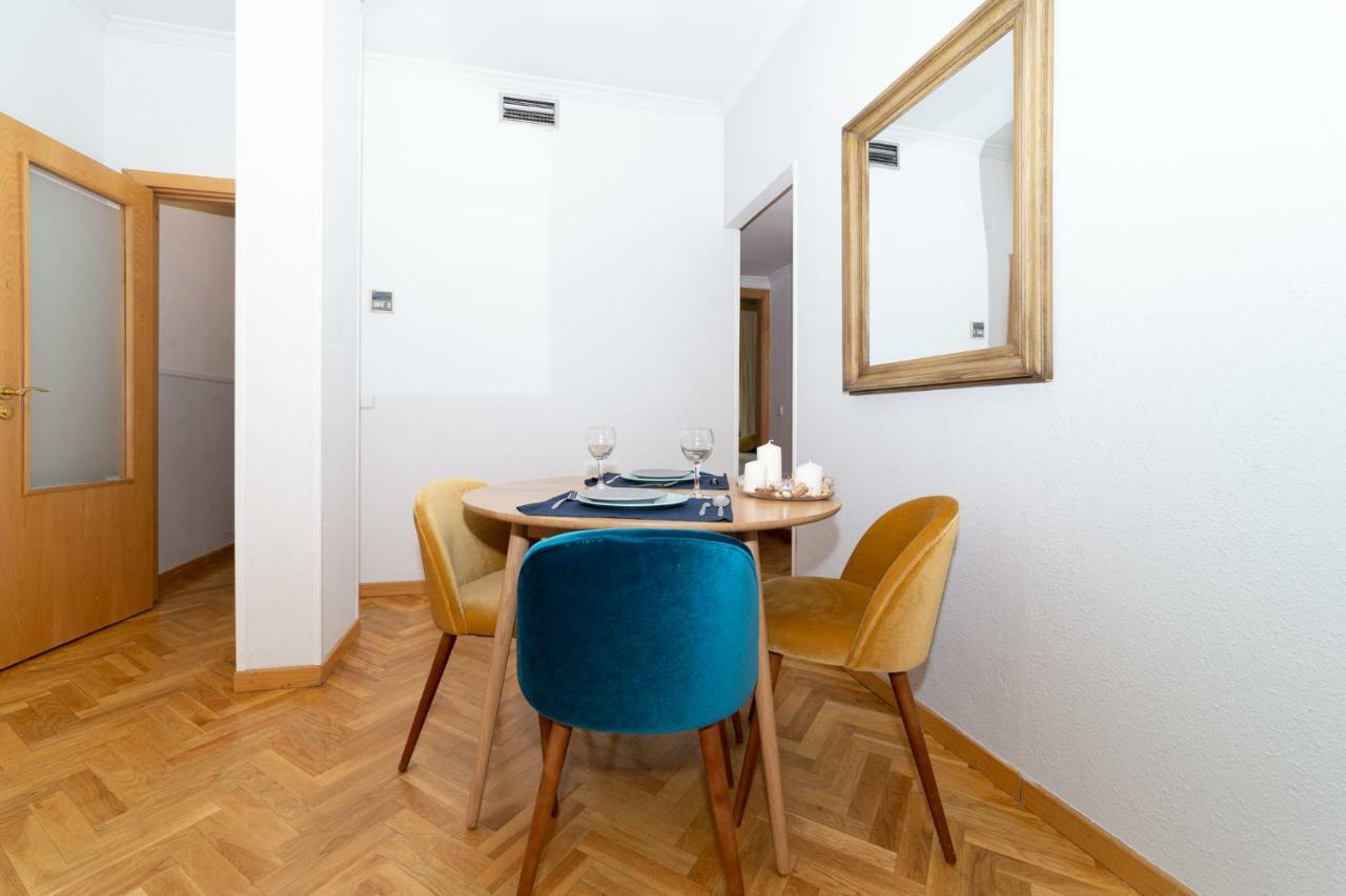 Apartamentos Plaza De Espana Madrid Luaran gambar