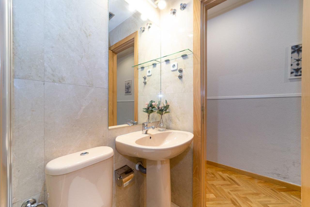Apartamentos Plaza De Espana Madrid Luaran gambar