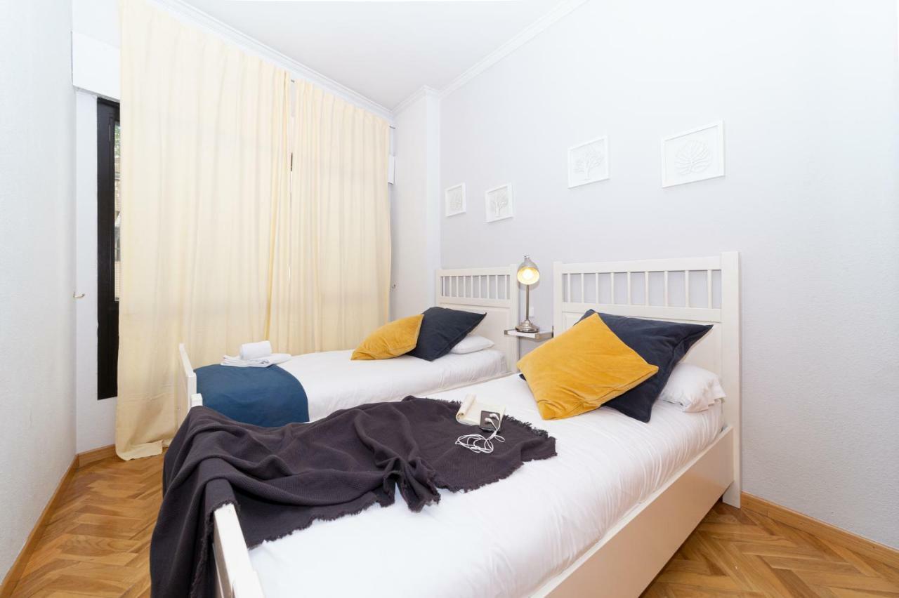 Apartamentos Plaza De Espana Madrid Luaran gambar