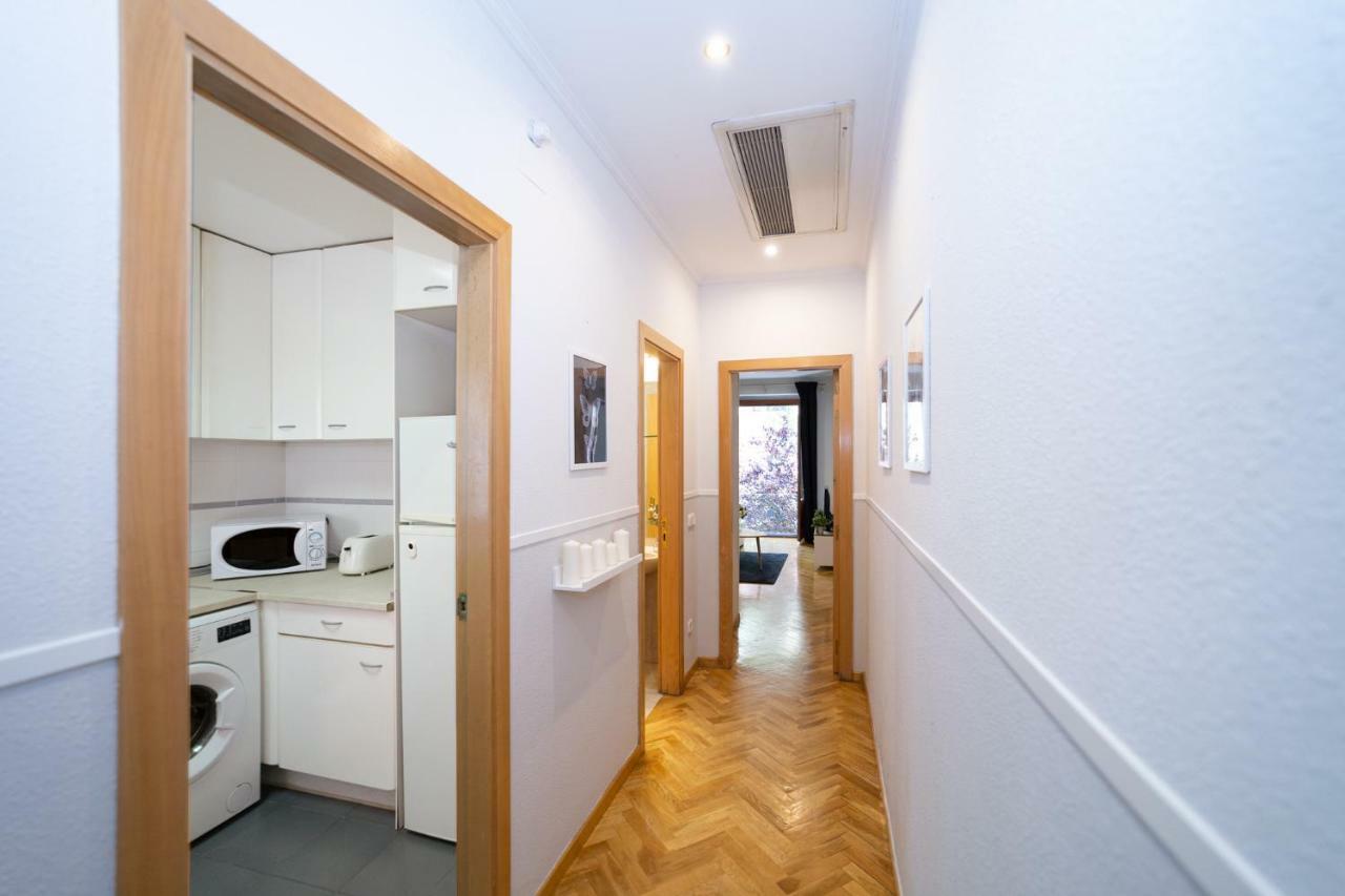 Apartamentos Plaza De Espana Madrid Luaran gambar