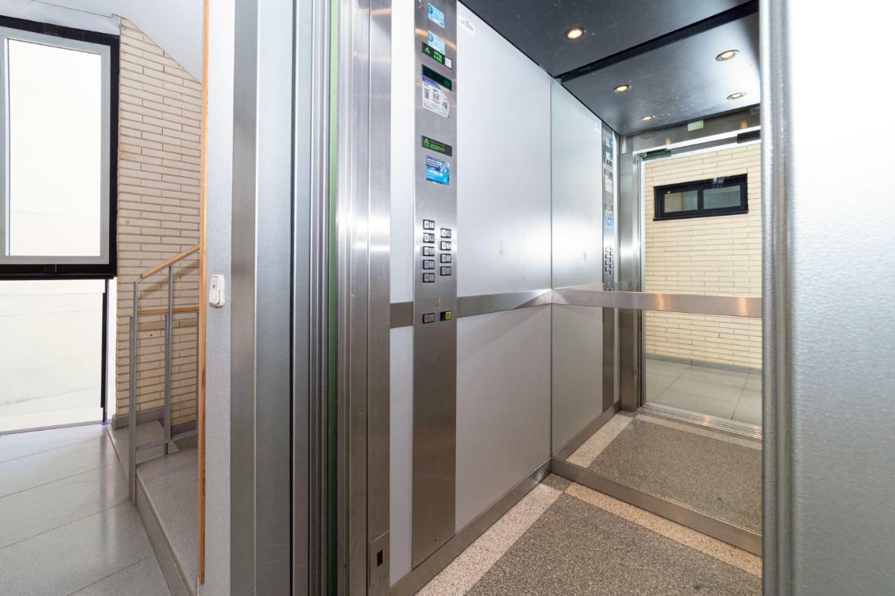 Apartamentos Plaza De Espana Madrid Luaran gambar