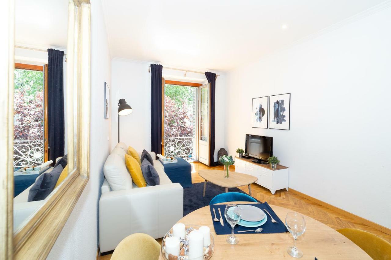 Apartamentos Plaza De Espana Madrid Luaran gambar