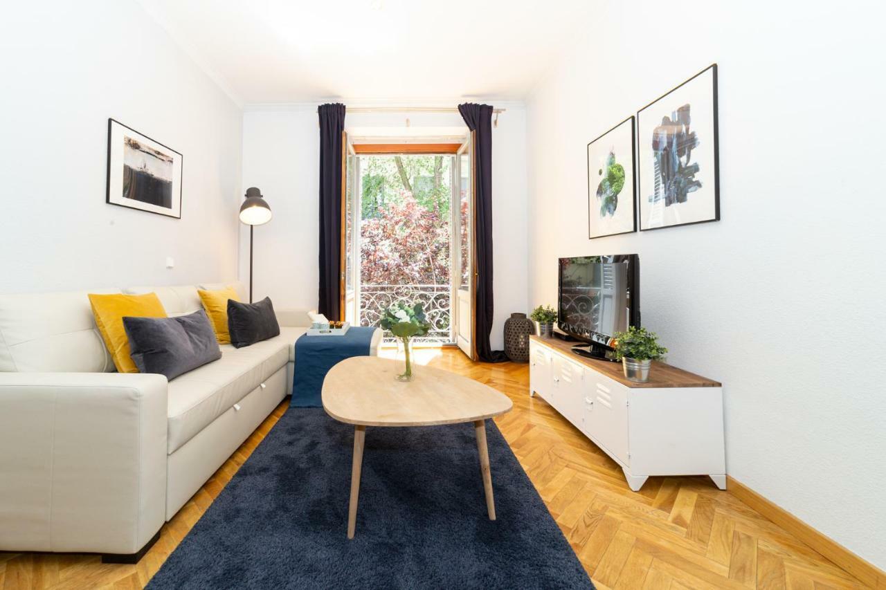 Apartamentos Plaza De Espana Madrid Luaran gambar