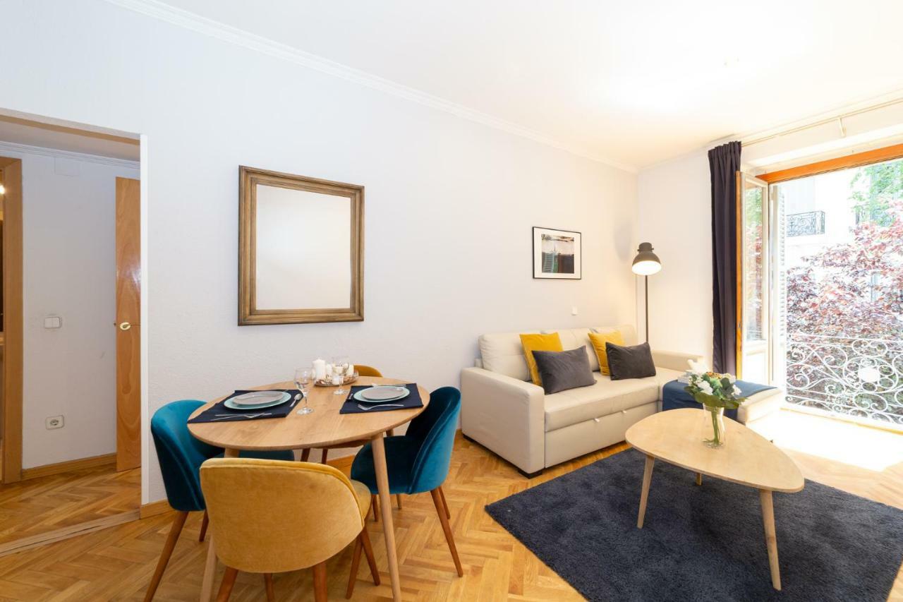 Apartamentos Plaza De Espana Madrid Luaran gambar